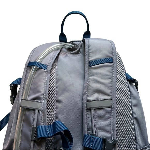 Ozark Trail Hydration Backpack Gray 72 oz - Picture 3 of 12